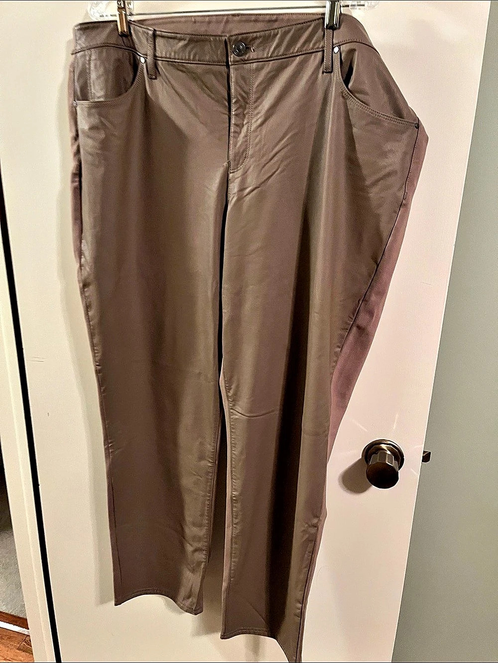 Chico's Straight Leg Pants in Brown Size Medium Like New